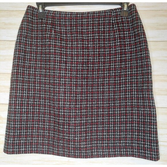 Casual Corner Annex Dresses & Skirts - Casual Corner Annex Petites Skirt Size 6 Black/Red Plaid
